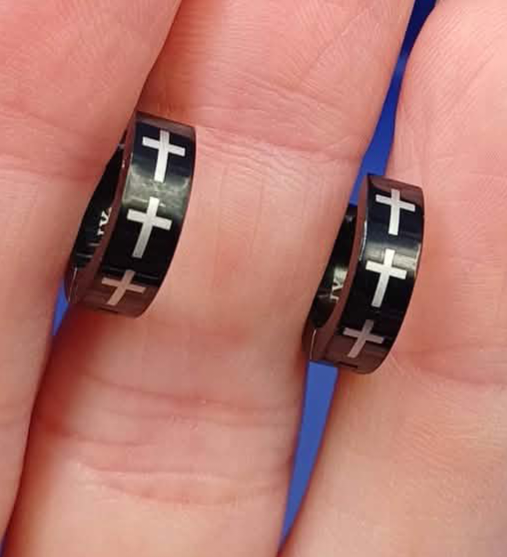 Cross-fekete karika fülbevaló