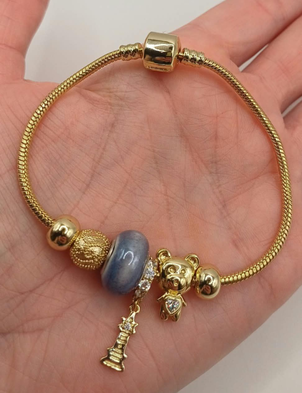 Charm karkötő medálokkal