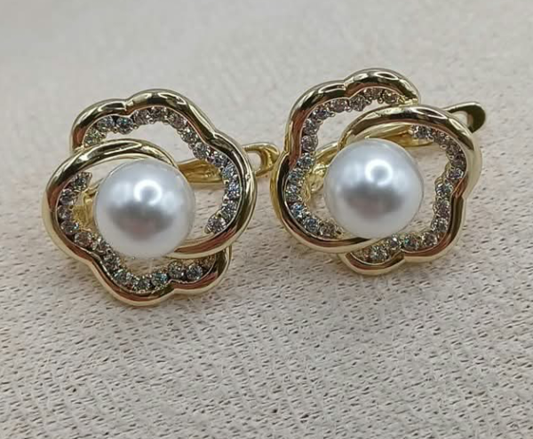 14 k színű gyöngy elegancia