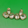 Rozsdamentes acél fülbevaló, 21×22 mm, három különböző színű üvegkővel
