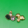 Rozsdamentes acél fülbevaló, 21×22 mm, három különböző színű üvegkővel