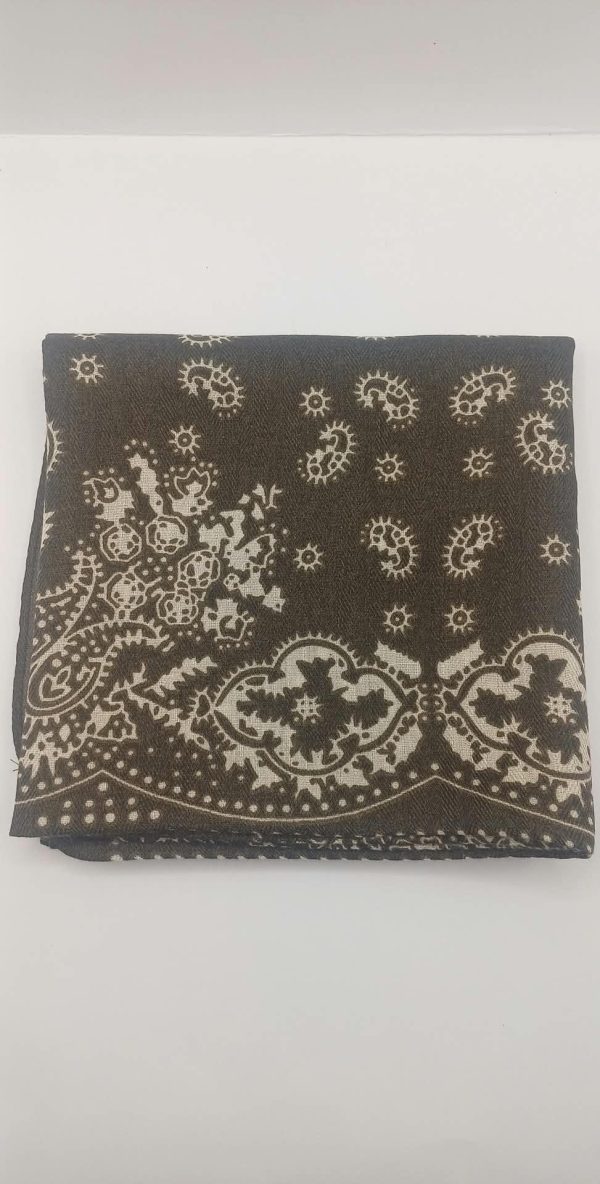 65×65 cm-es sötét színű mintás téli sál