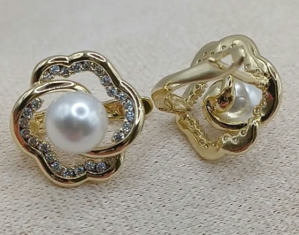14 k színű gyöngy elegancia