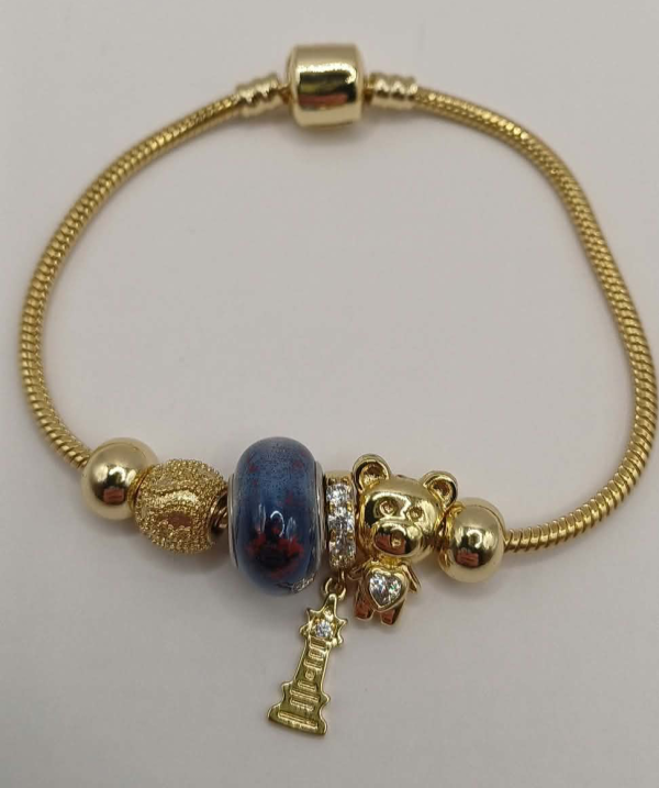 Charm karkötő medálokkal