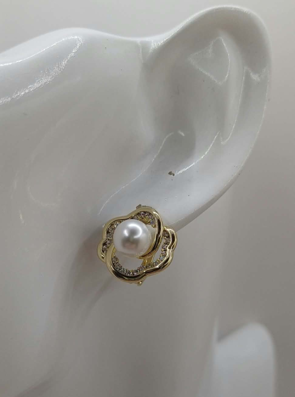 14 k színű gyöngy elegancia