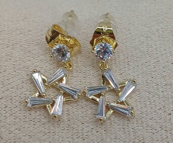 14 k színű csillagos fülbevaló