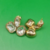 Rozsdamentes acél fülbevaló, 21×22 mm, három különböző színű üvegkővel